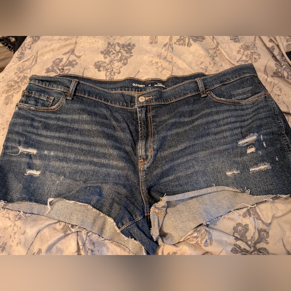Old Navy Midrise Boyfriend Shorts Size 22